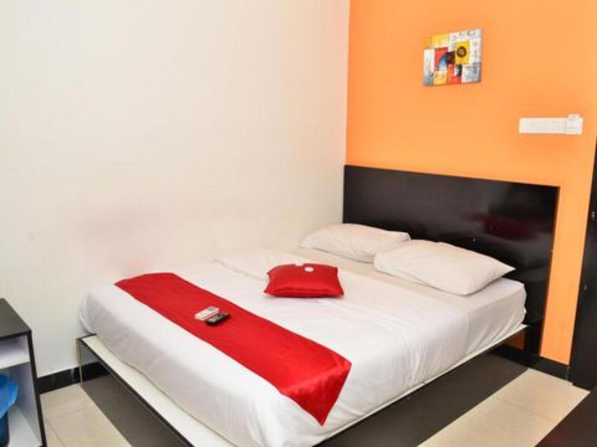 Oyo 91087 Hotel Dspark Port 巴生 外观 照片