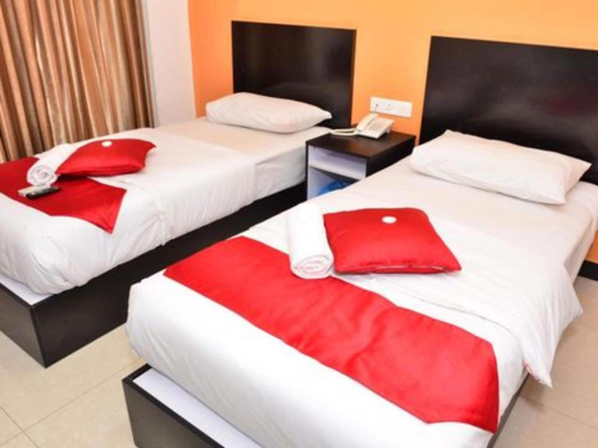 Oyo 91087 Hotel Dspark Port 巴生 外观 照片