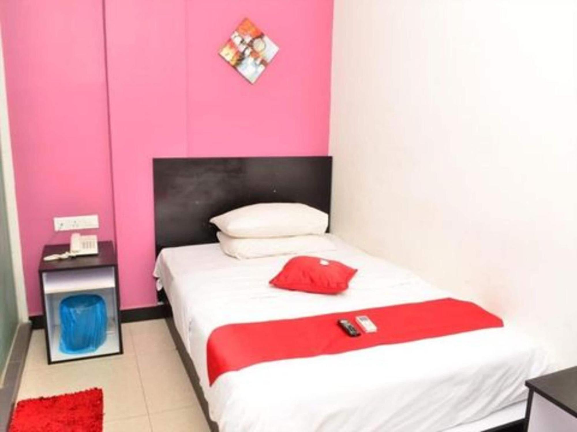 Oyo 91087 Hotel Dspark Port 巴生 外观 照片