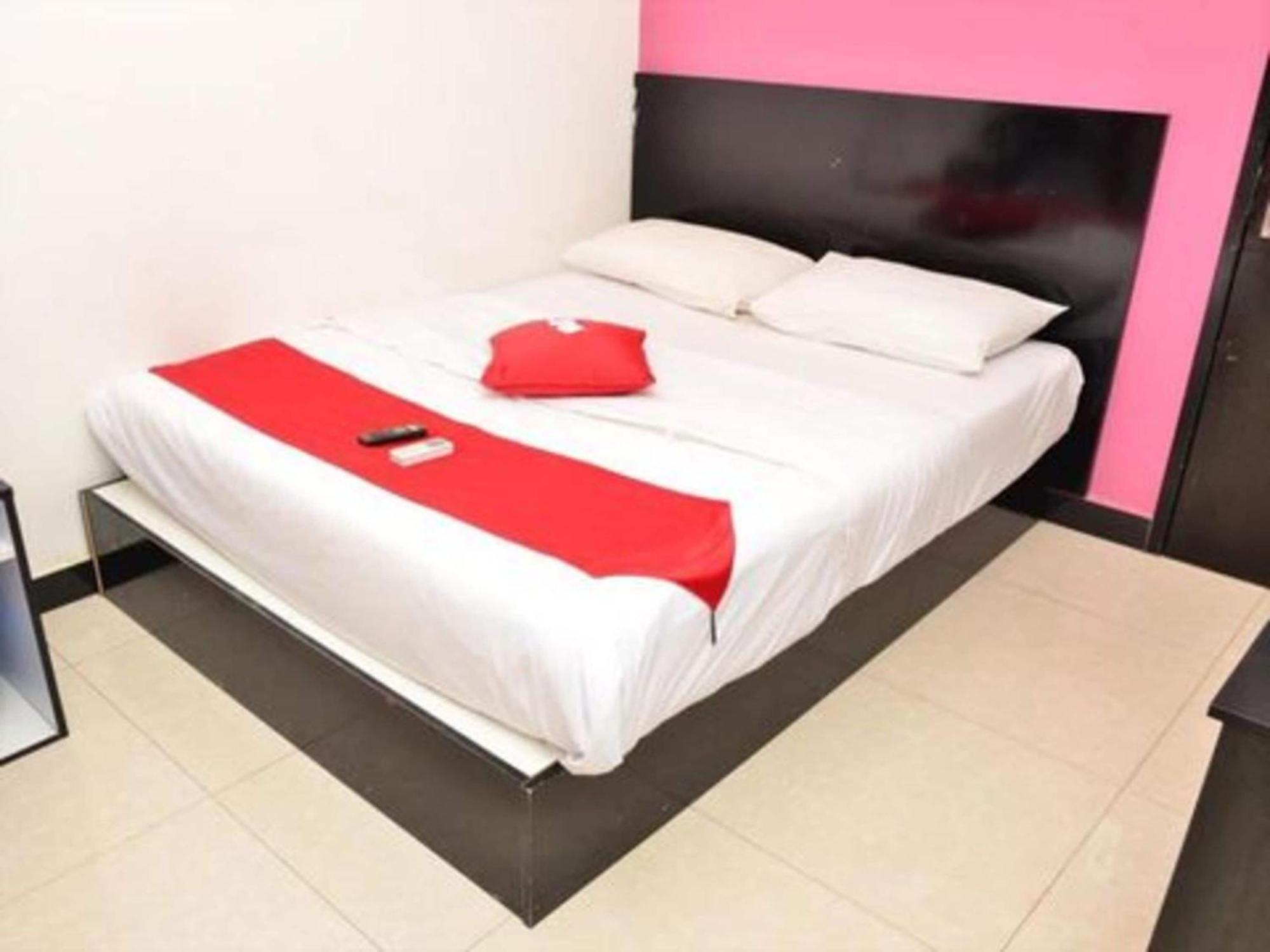 Oyo 91087 Hotel Dspark Port 巴生 外观 照片